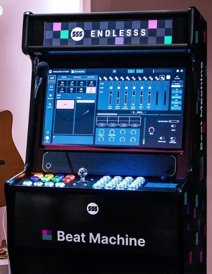 Front view of the Beat Machine from Endlesss Audio.